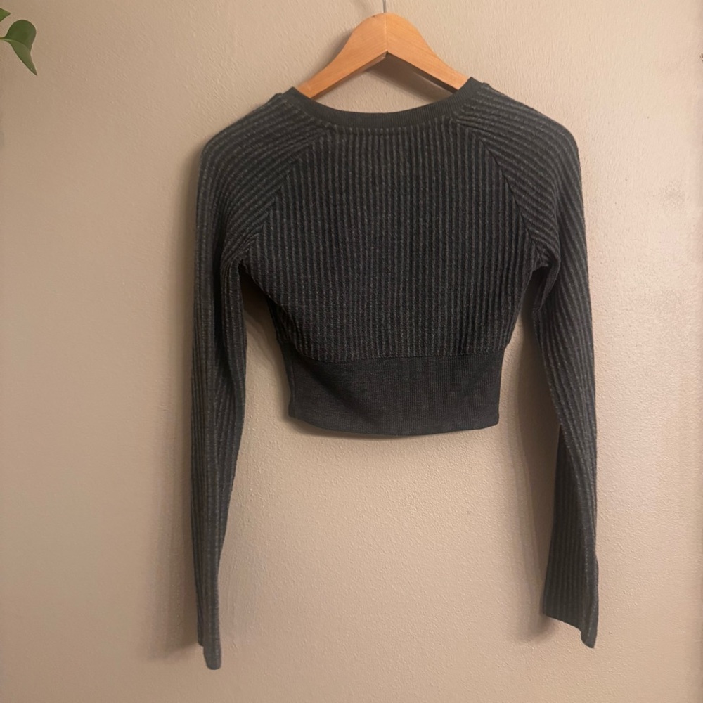 UPWEST Ribbed Cropped Top - Picture 4 of 5